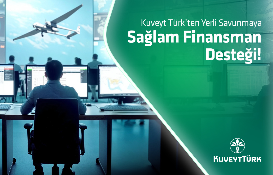 savunma sanayiinde çalışan bilgisayar başındaki çalışan