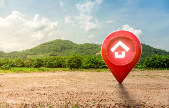 2B Financing concept with a location pin and house icon on the plot