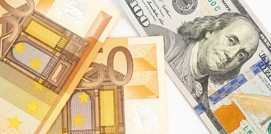 Çeşitli döviz türlerinde banknotlar