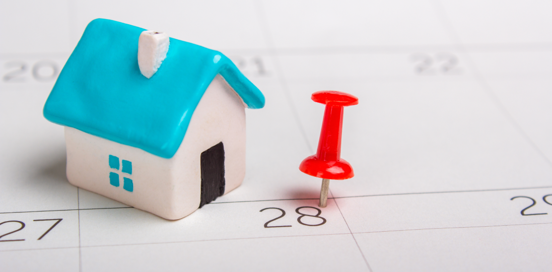 house figurine and rental day marked on the calendar