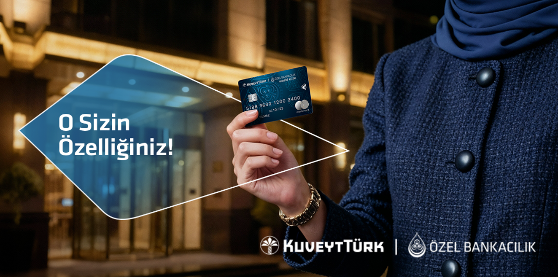 elinde özel bankacılık world elite kart tutan kadın